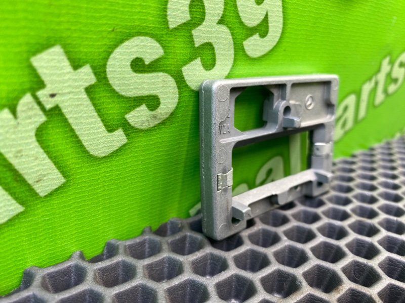 Кронштейн зеркала, 1000 рублей, Калининград