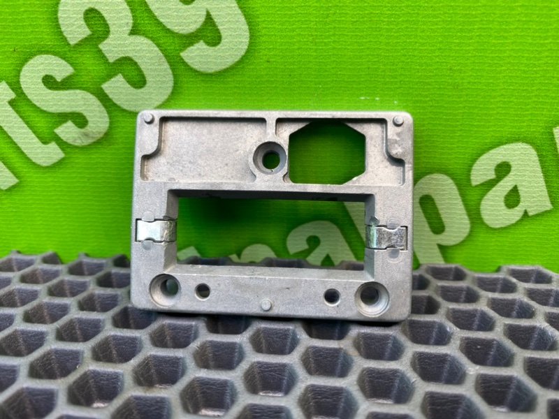 Кронштейн зеркала, 1000 рублей, Калининград