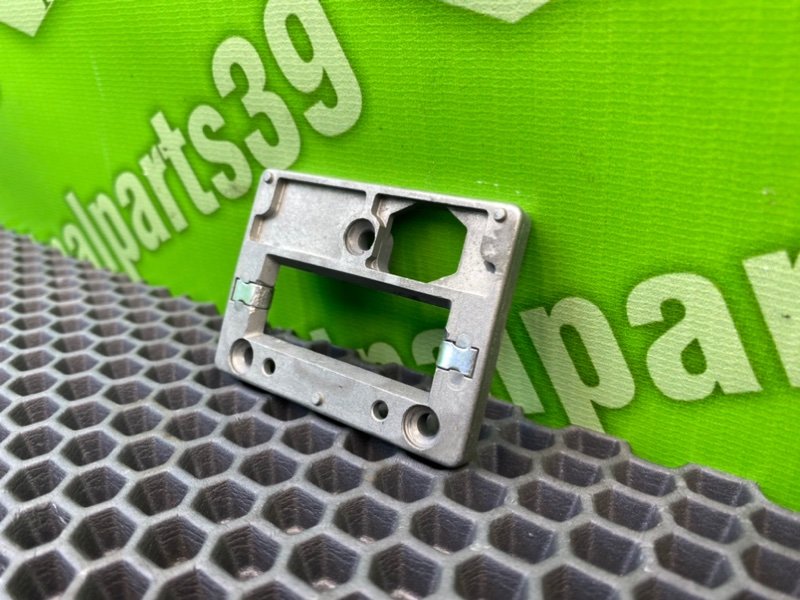 Кронштейн зеркала, 1000 рублей, Калининград