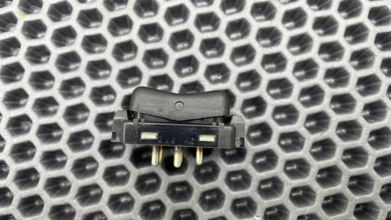 Кнопка обогрева заднего стекла, 500 рублей, Калининград