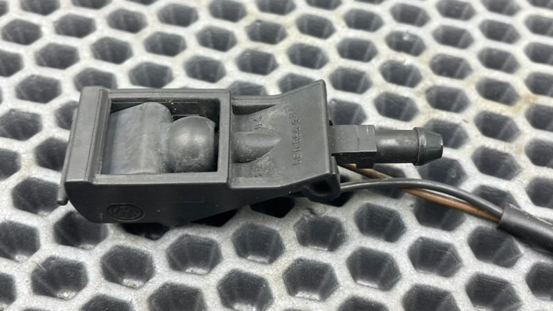 Форсунка стеклоомывателя, 1000 рублей, Калининград