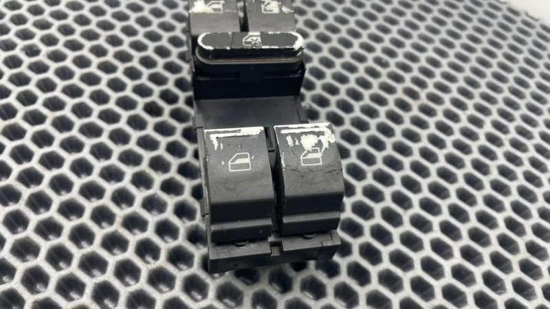 Кнопка стеклоподъемника, 1000 рублей, Калининград