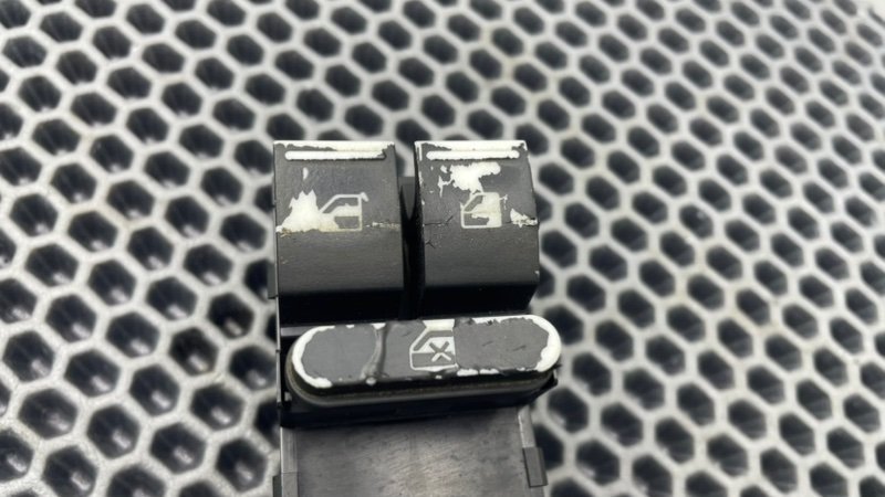 Кнопка стеклоподъемника, 1000 рублей, Калининград