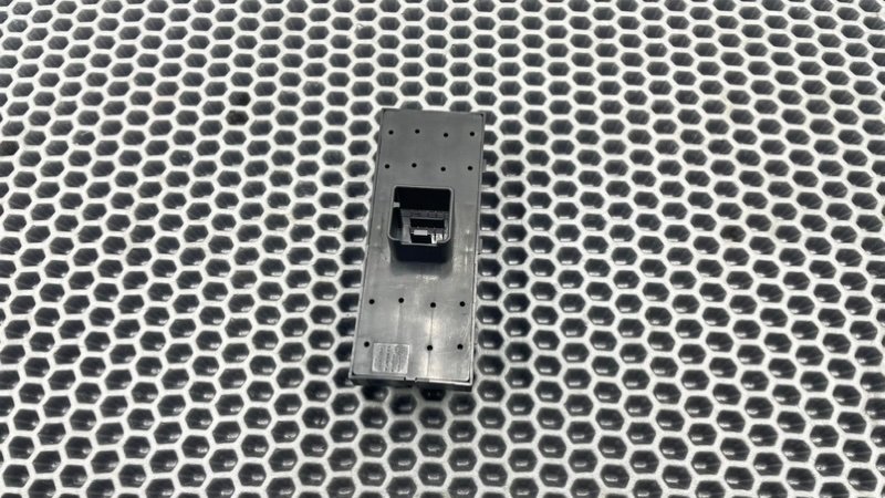 Кнопка стеклоподъемника, 1000 рублей, Калининград