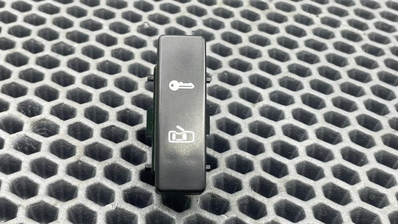 Кнопка центрального замка, 600 рублей, Калининград