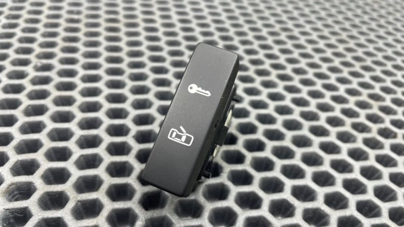 Кнопка центрального замка, 600 рублей, Калининград