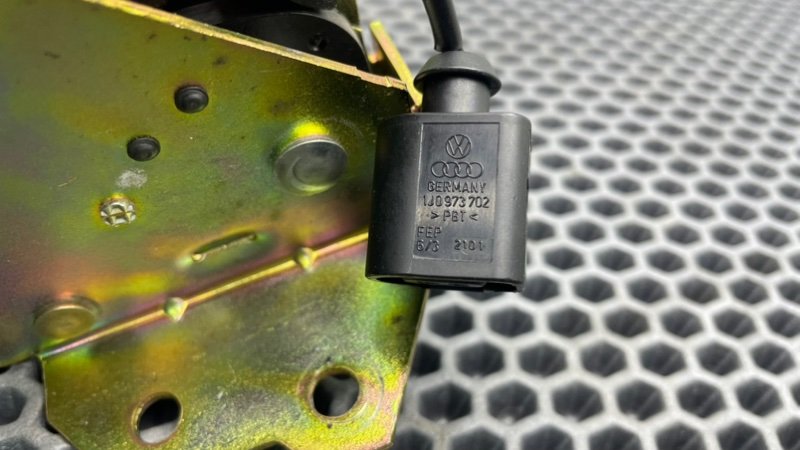 Замок стекла багажника, 1400 рублей, Калининград