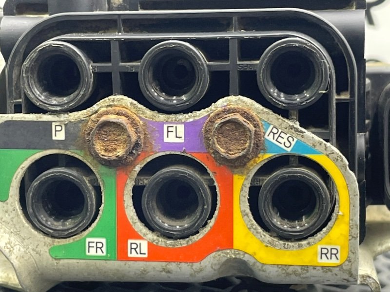 Блок клапанов пневмоподвески, 8000 рублей, Калининград