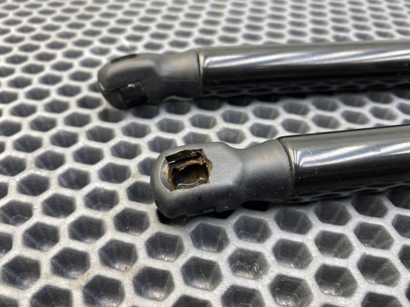 Амортизатор багажника, 2100 рублей, Калининград