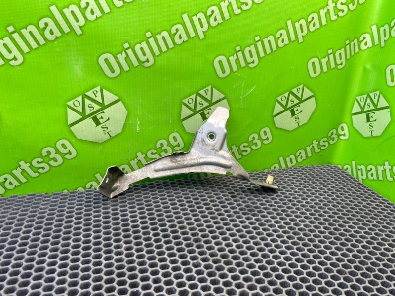 Кронштейн крыла, 1000 рублей, Калининград