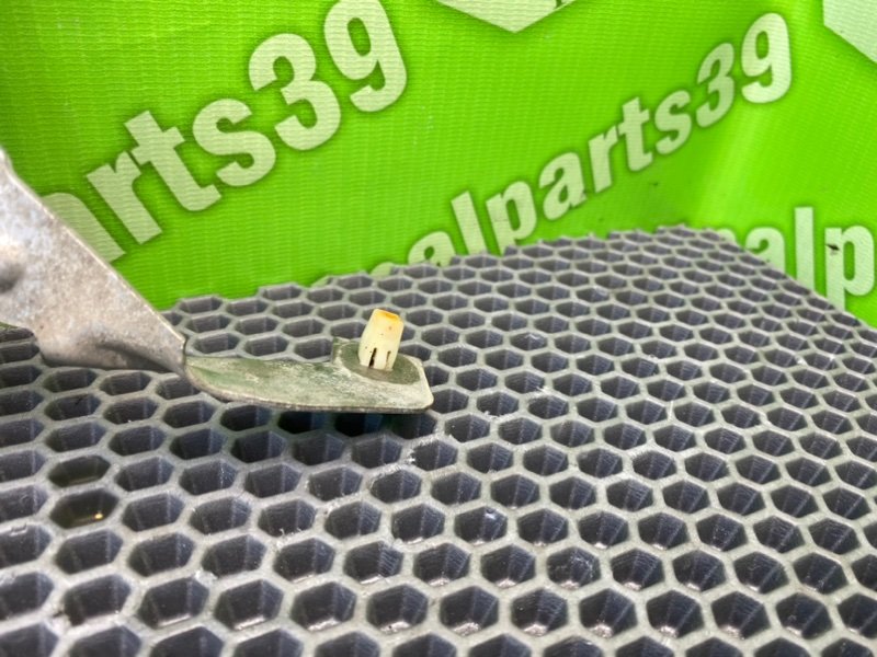 Кронштейн крыла, 1000 рублей, Калининград