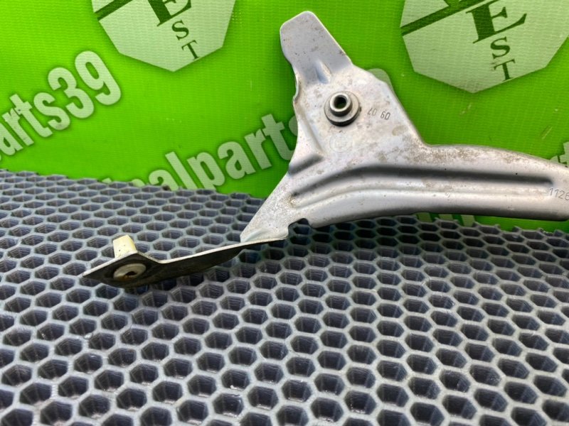 Кронштейн крыла, 1000 рублей, Калининград