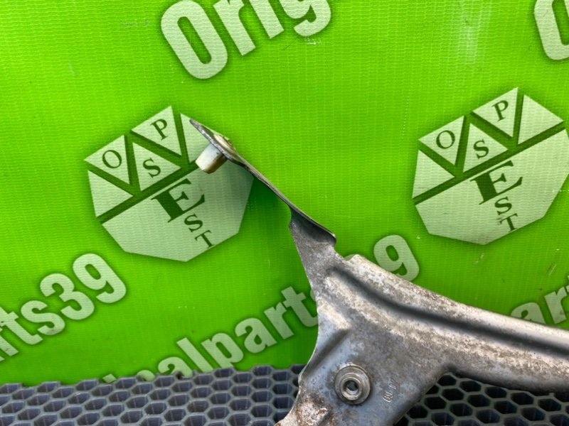 Кронштейн крыла, 1000 рублей, Калининград