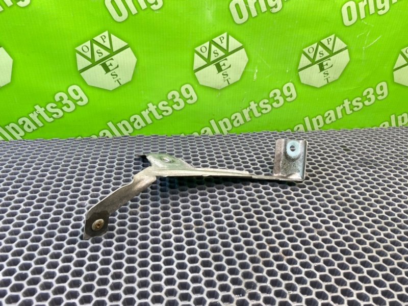 Кронштейн крыла, 1000 рублей, Калининград