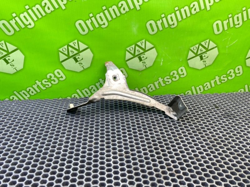 Кронштейн крыла, 1000 рублей, Калининград