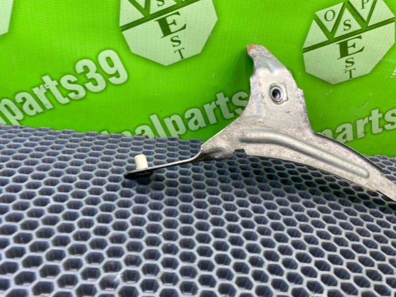 Кронштейн крыла, 1000 рублей, Калининград