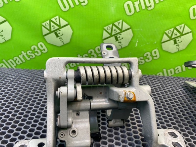 Петли багажника, 1800 рублей, Калининград