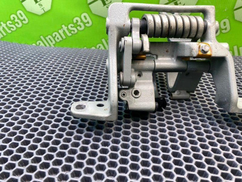 Петли багажника, 1800 рублей, Калининград