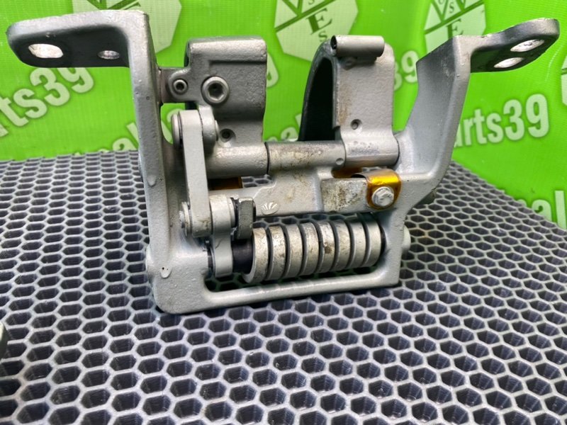 Петли багажника, 1800 рублей, Калининград