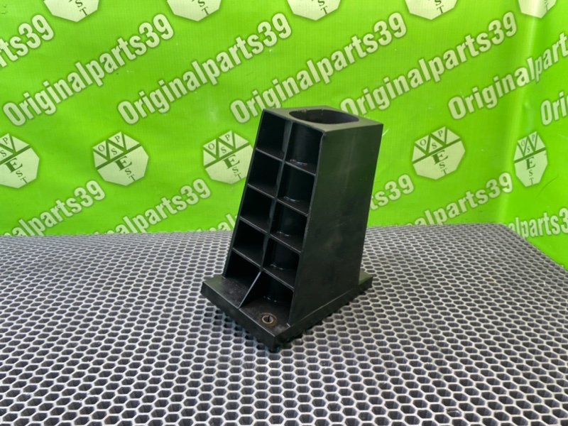 Кронштейн бампера, 700 рублей, Калининград