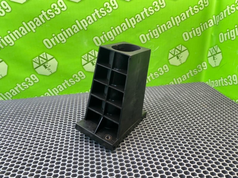 Кронштейн бампера, 700 рублей, Калининград