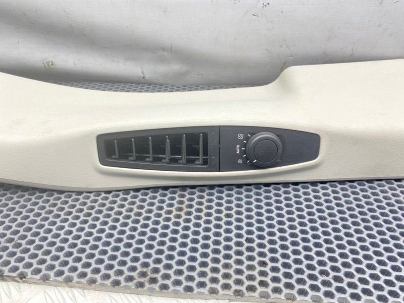 Накладка стойки, 2000 рублей, Калининград