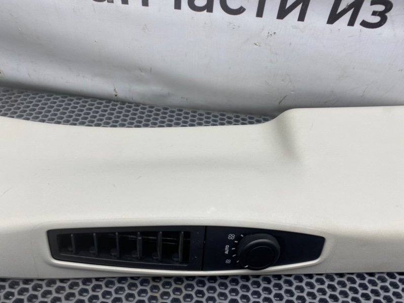 Накладка стойки, 2000 рублей, Калининград