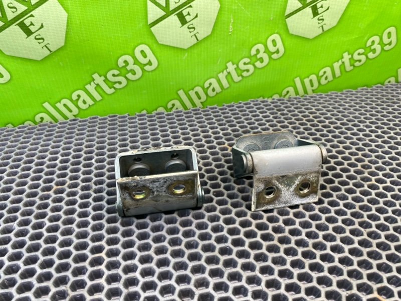 Петли багажника, 1000 рублей, Калининград