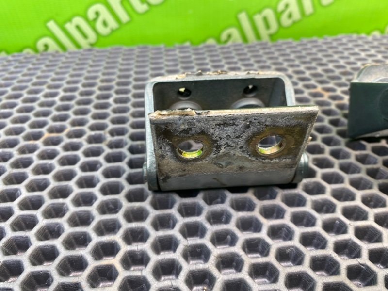 Петли багажника, 1000 рублей, Калининград