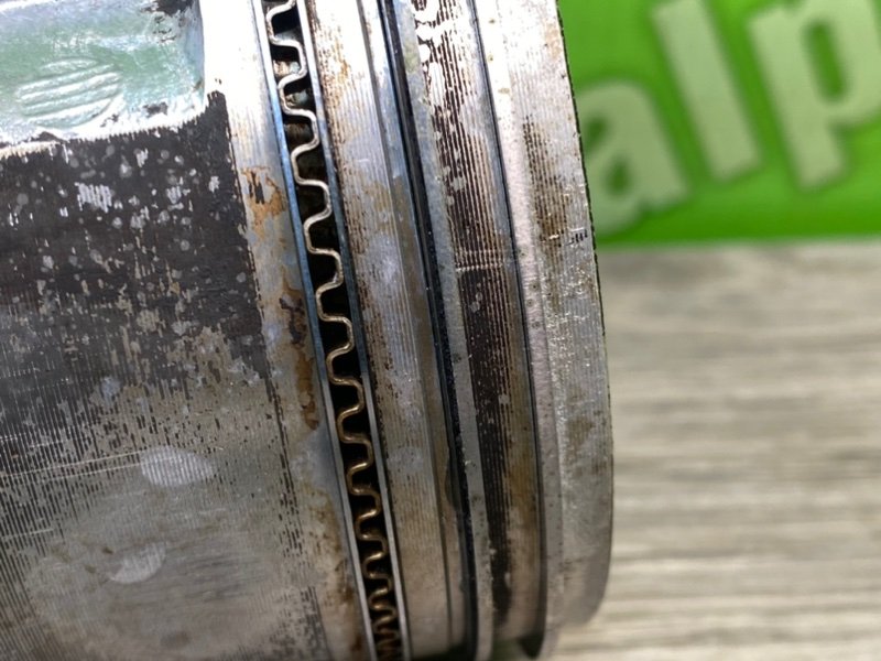 Поршень, 2000 рублей, Калининград