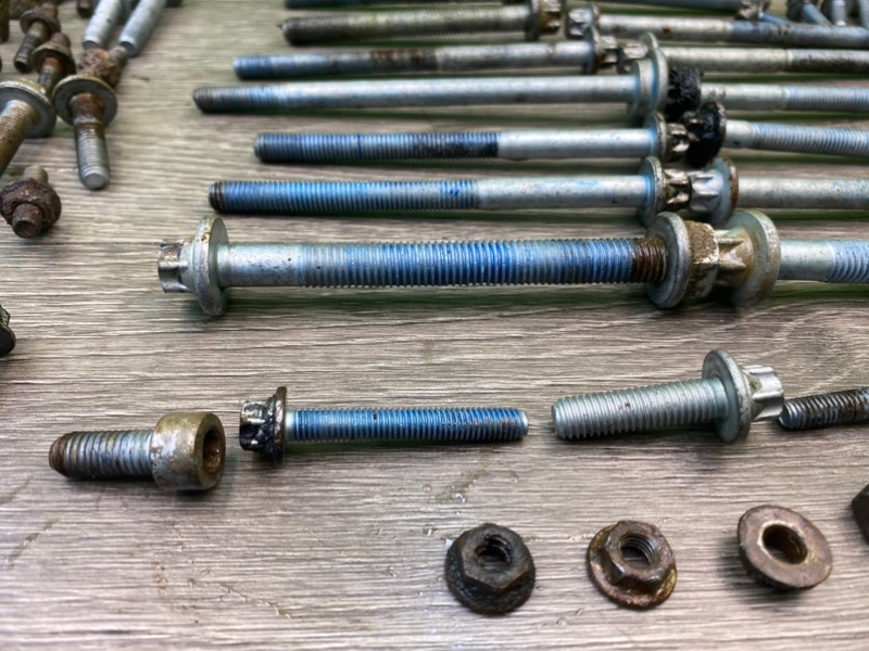 Болты двигателя, 2200 рублей, Калининград