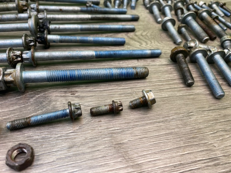 Болты двигателя, 2200 рублей, Калининград