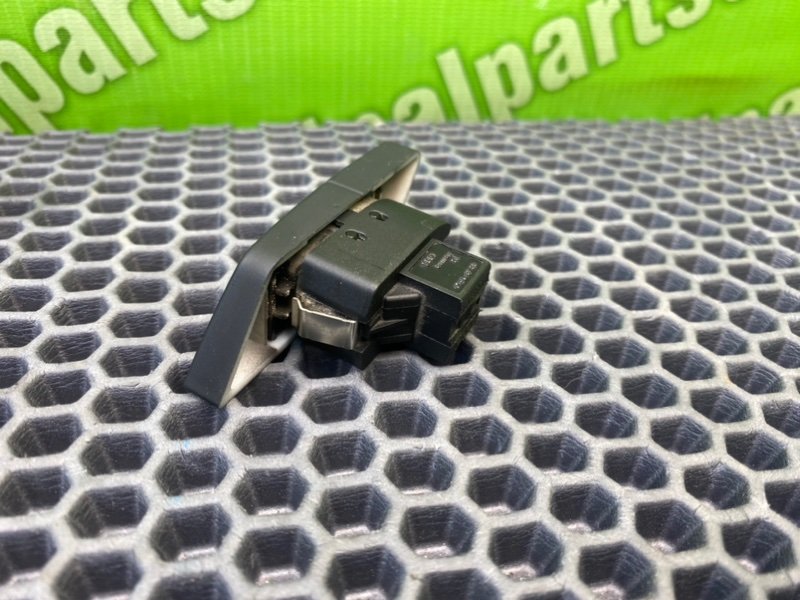 Кнопка центрального замка, 1000 рублей, Калининград