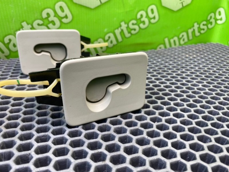 Кронштейн полки багажника, 1800 рублей, Калининград