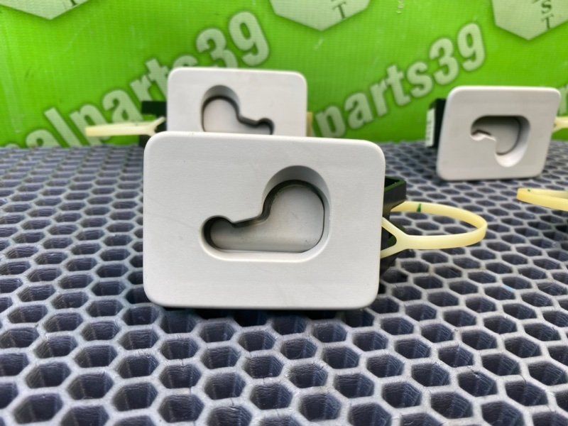 Кронштейн полки багажника, 1800 рублей, Калининград