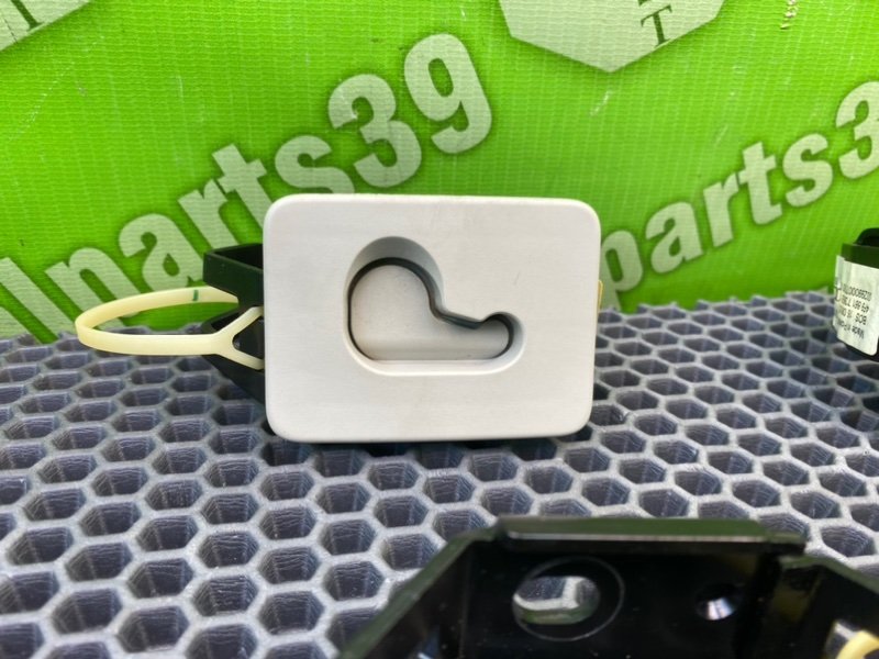 Кронштейн полки багажника, 1800 рублей, Калининград