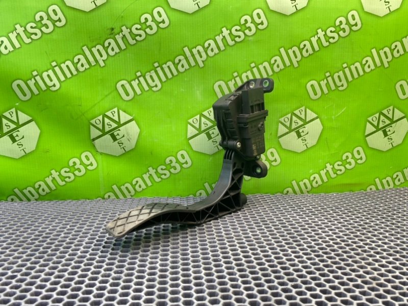 Педаль газа, 2000 рублей, Калининград