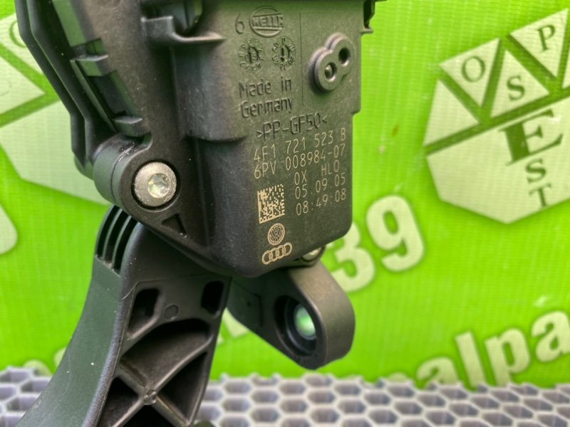 Педаль газа, 2000 рублей, Калининград