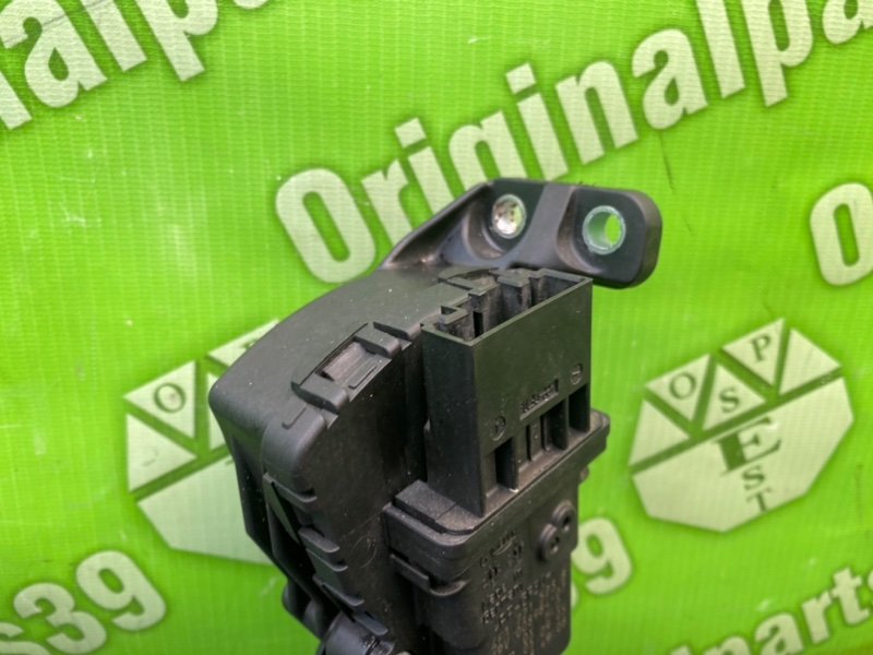 Педаль газа, 2000 рублей, Калининград