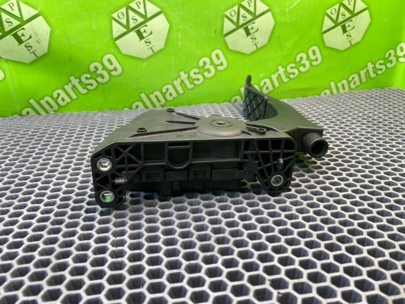 Педаль газа, 2000 рублей, Калининград