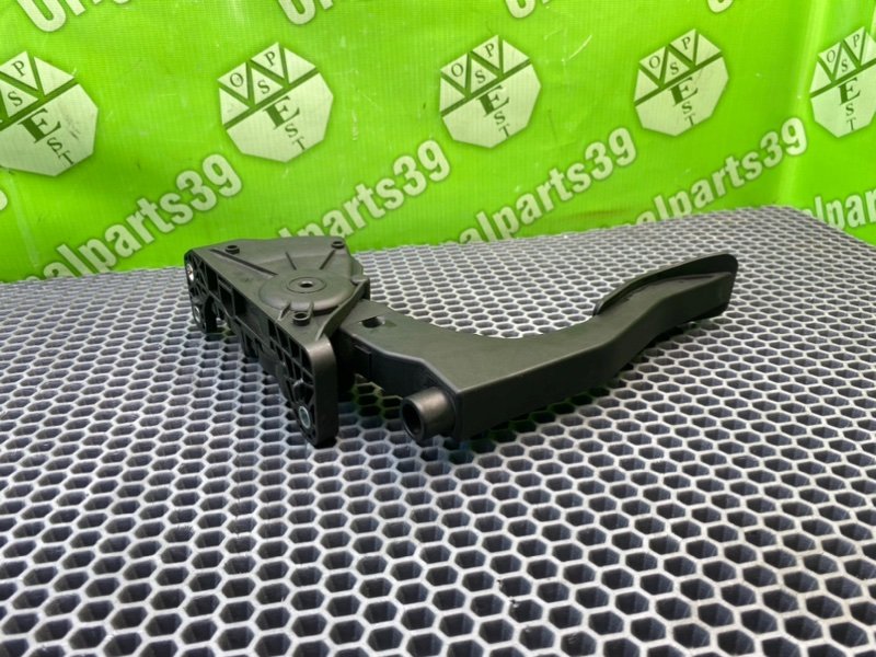 Педаль газа, 2000 рублей, Калининград