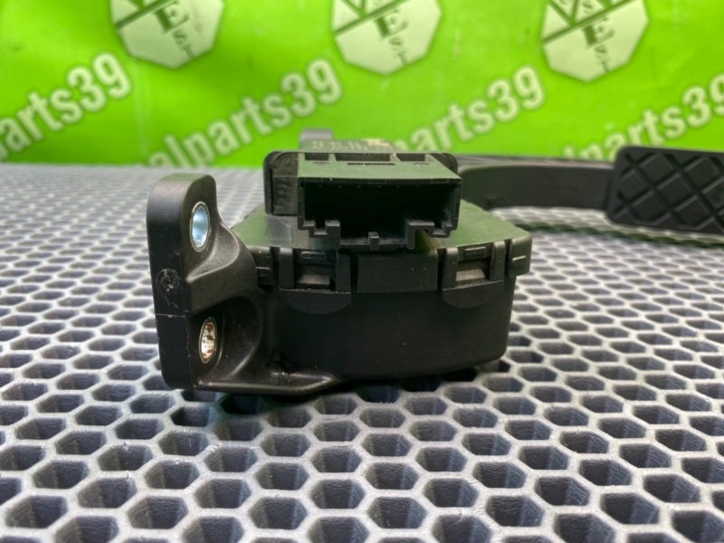 Педаль газа, 2000 рублей, Калининград