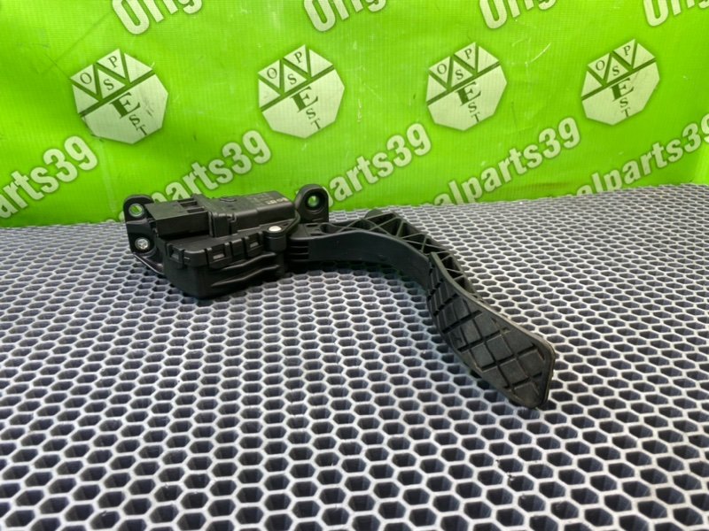 Педаль газа, 2000 рублей, Калининград