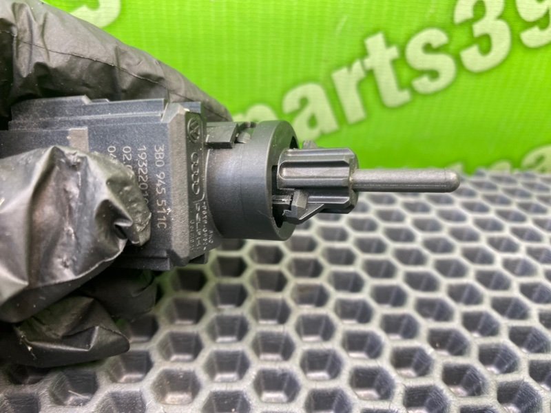 Концевик стоп-сигнала, 1000 рублей, Калининград