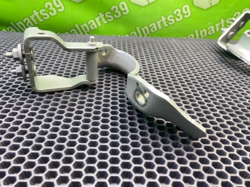 Петли багажника, 1900 рублей, Калининград