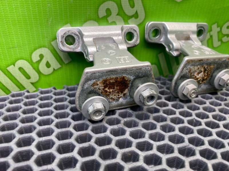 Петли багажника, 1600 рублей, Калининград