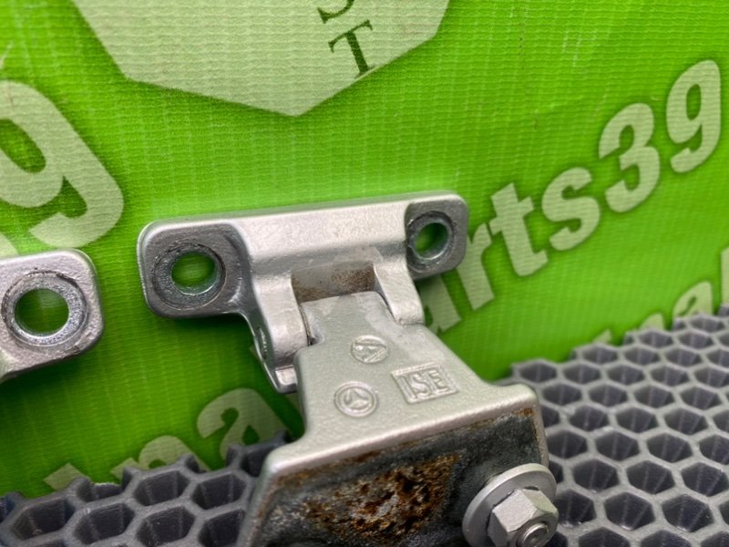 Петли багажника, 1600 рублей, Калининград