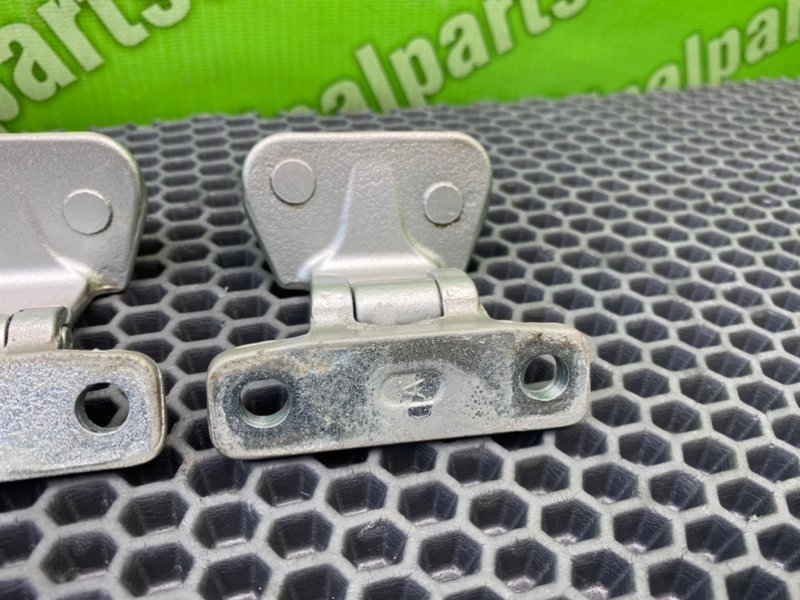 Петли багажника, 1600 рублей, Калининград