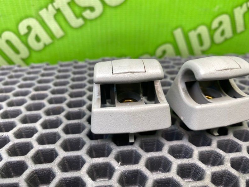 Крепление солнцезащитного козырька, 1000 рублей, Калининград