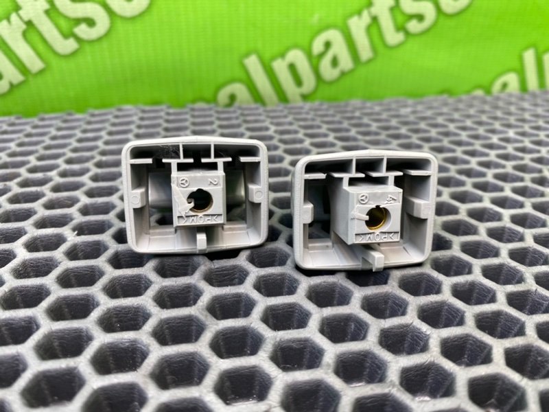 Крепление солнцезащитного козырька, 1000 рублей, Калининград